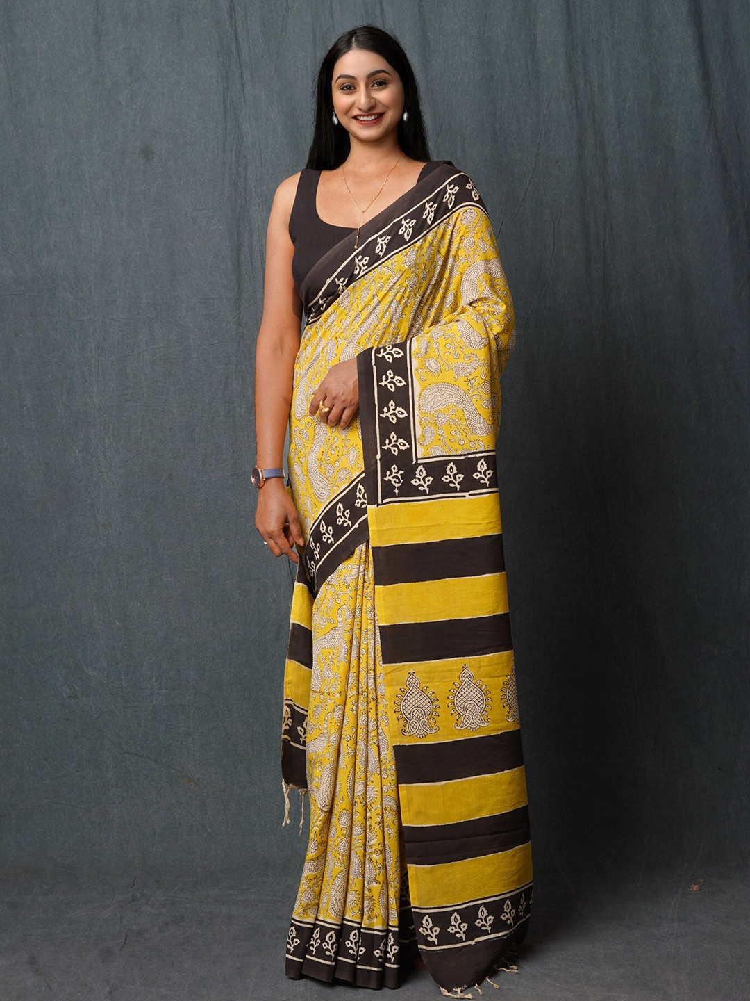 

Unnati Silks Ethnic Motifs Printed Zari Handloom Bagru Saree, Yellow