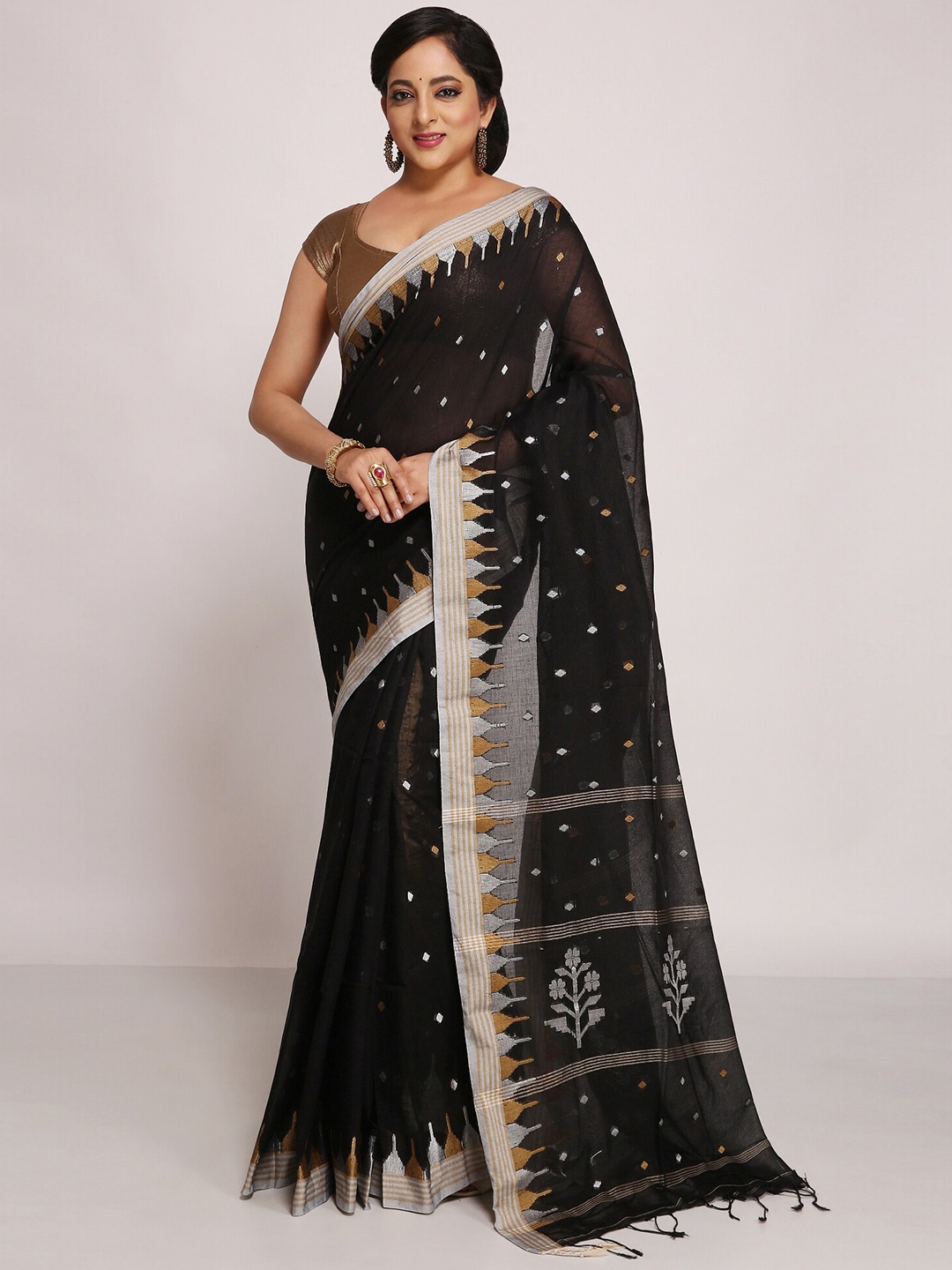 

WoodenTant Floral Woven Design Embroidered Pure Cotton Saree, Black