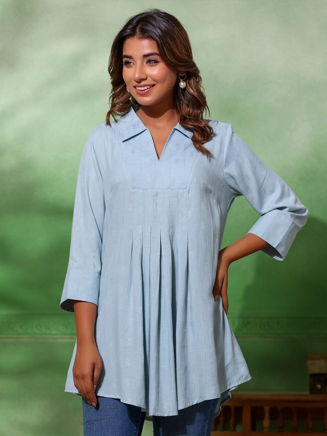 

Sangria Self Design Pleated Shirt Collar Tunics, Blue