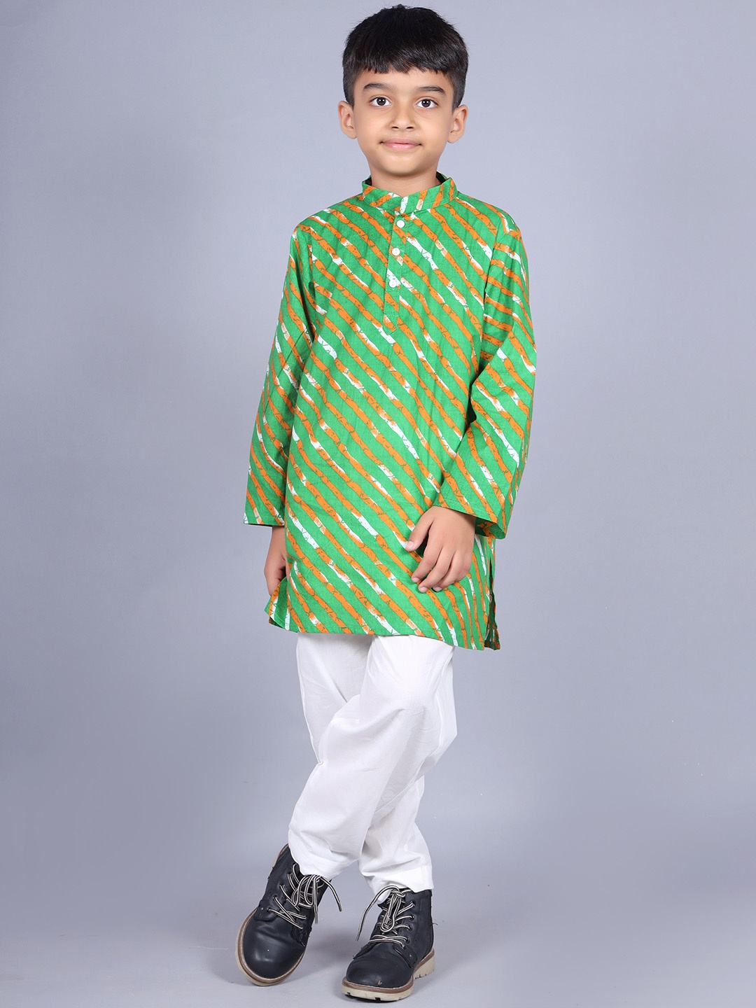 

BAESD Boys Leheriya Printed Pure Cotton Kurta With Pyjama, Green