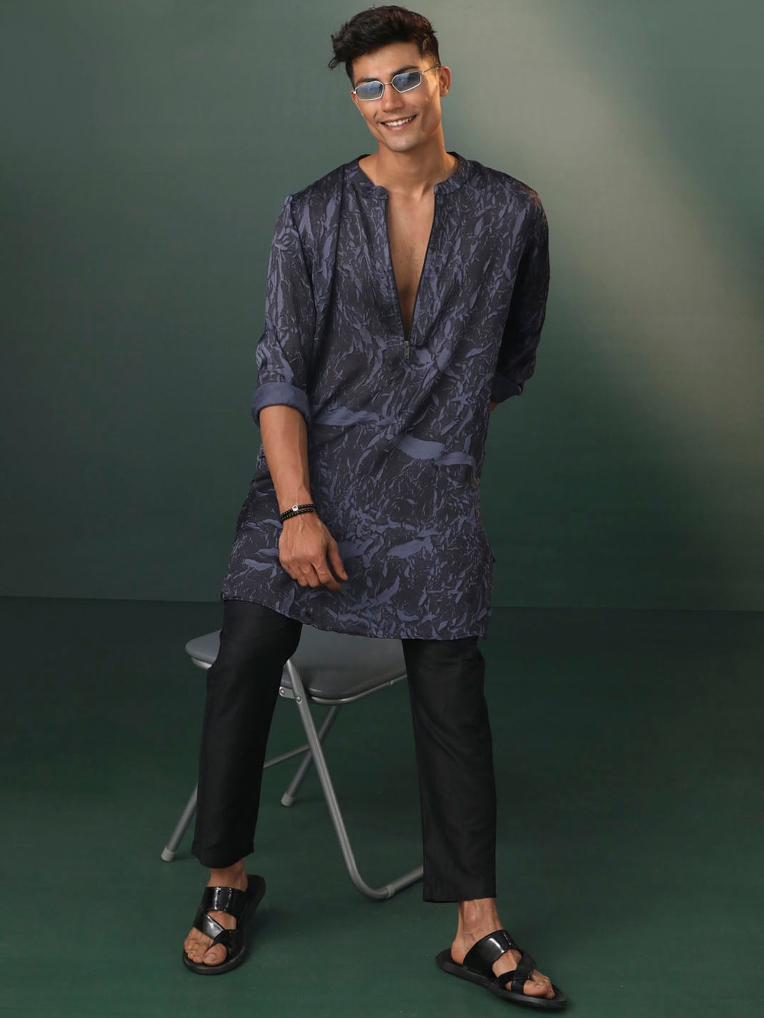 

VASTRAMAY Printed Mandarin Collar Long Sleeves Straight Kurta with Pyjama, Grey