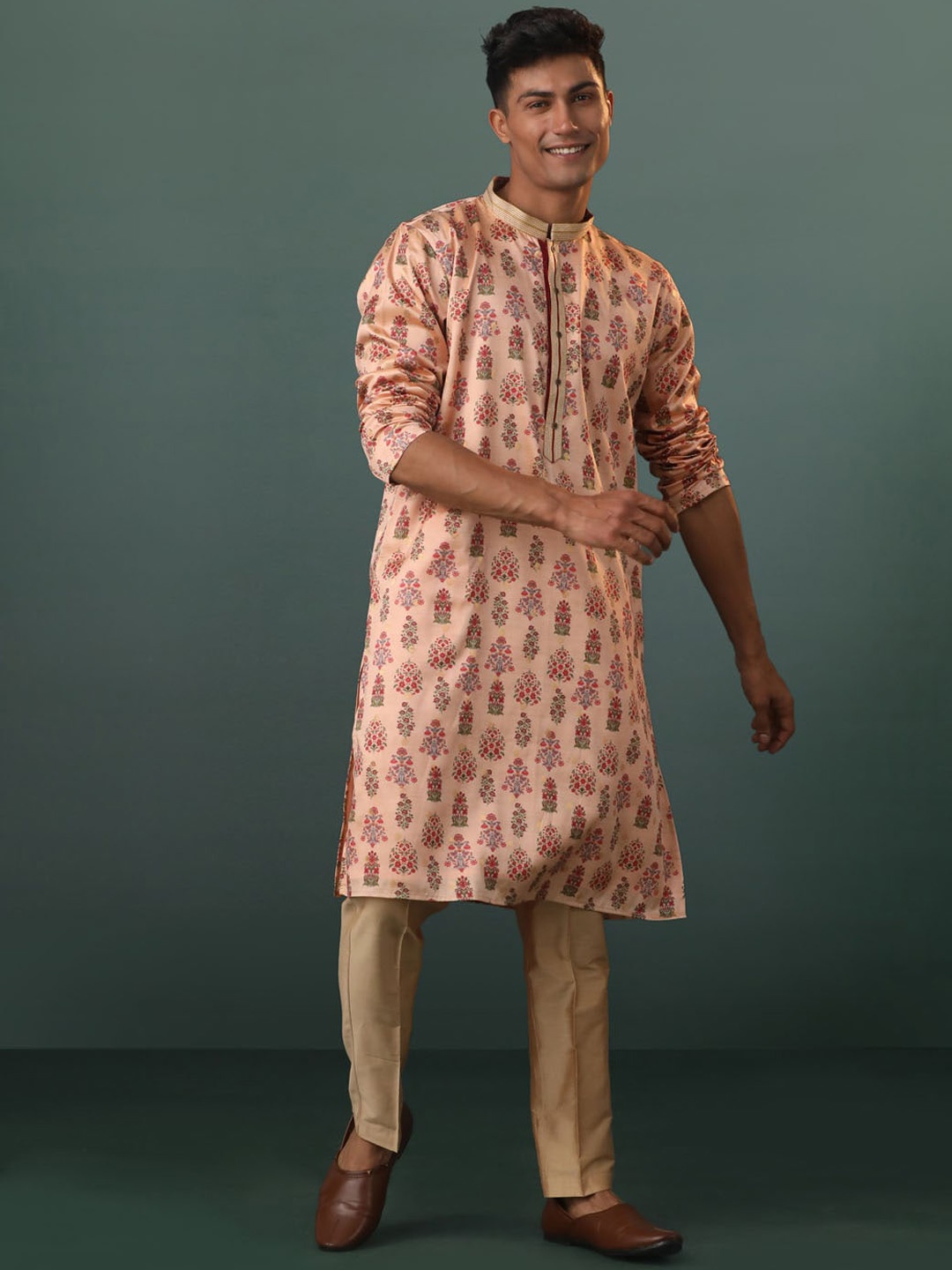 

VASTRAMAY Floral Printed Mandarin Collar Straight Kurta with Pyjama, Peach