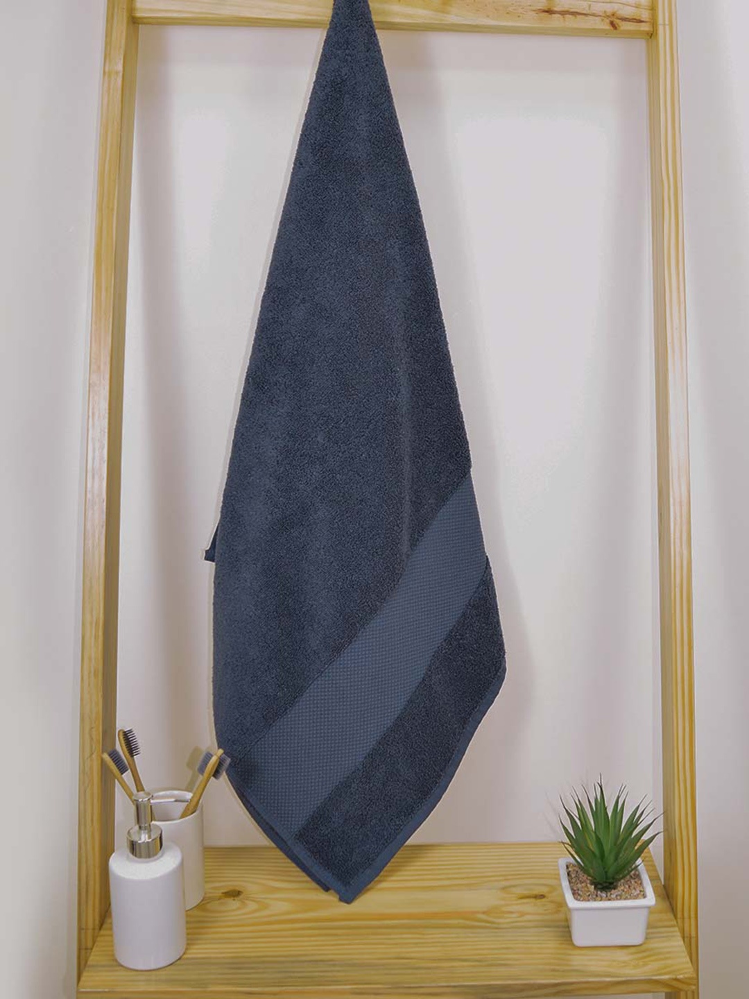 

Aura Charcoal 610 GSM Cotton Bath Towel