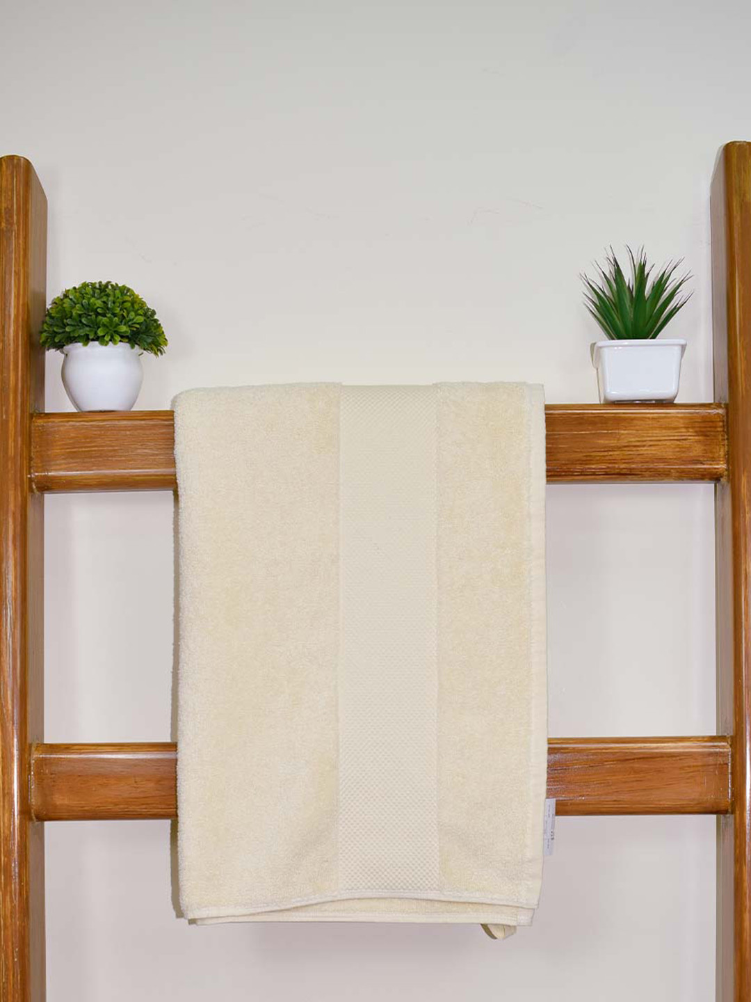 

Aura Cream 610 GSM Cotton Bath Towel