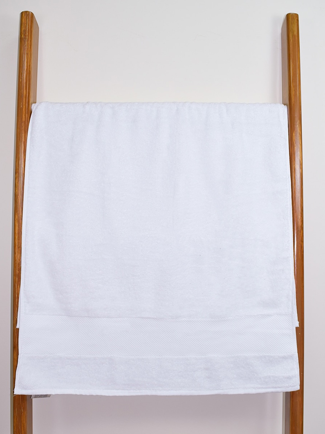 

Aura White Organic Cotton 610 GSM Bath Towel