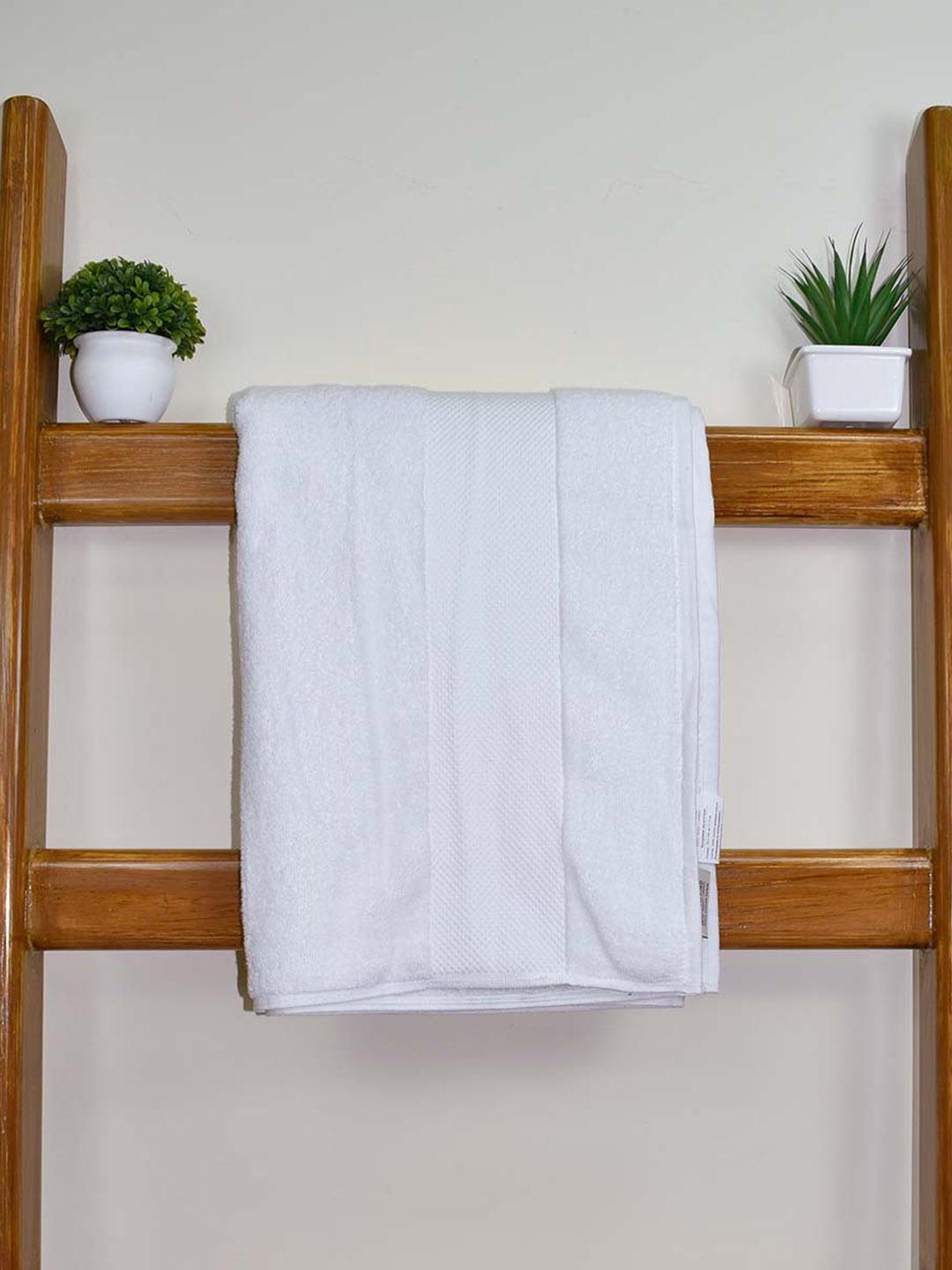 

Aura White Organic Cotton 610 GSM Bath Towel