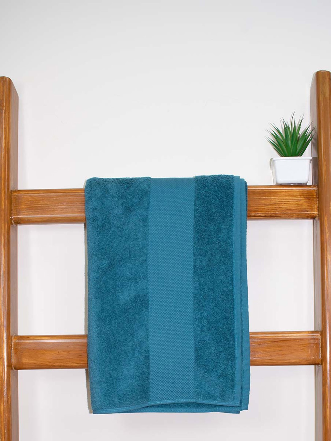 

Aura Turquoise Blue Organic Cotton 610 GSM Bath Towel