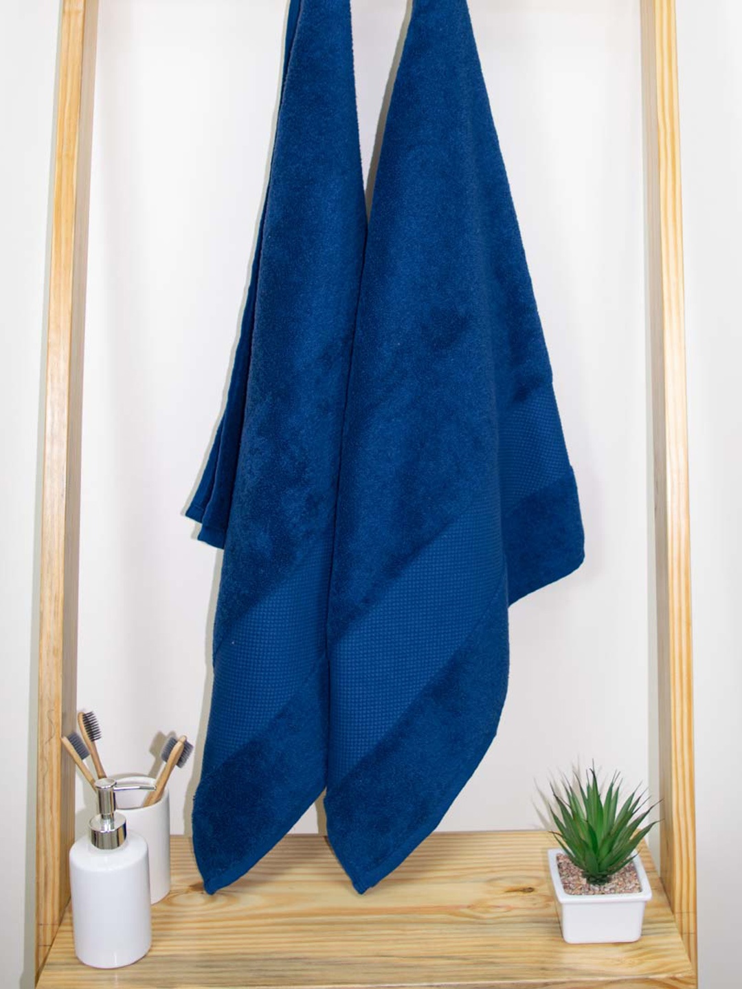 

Aura Navy Blue 2 Pieces 610 GSM Cotton Bath Towels