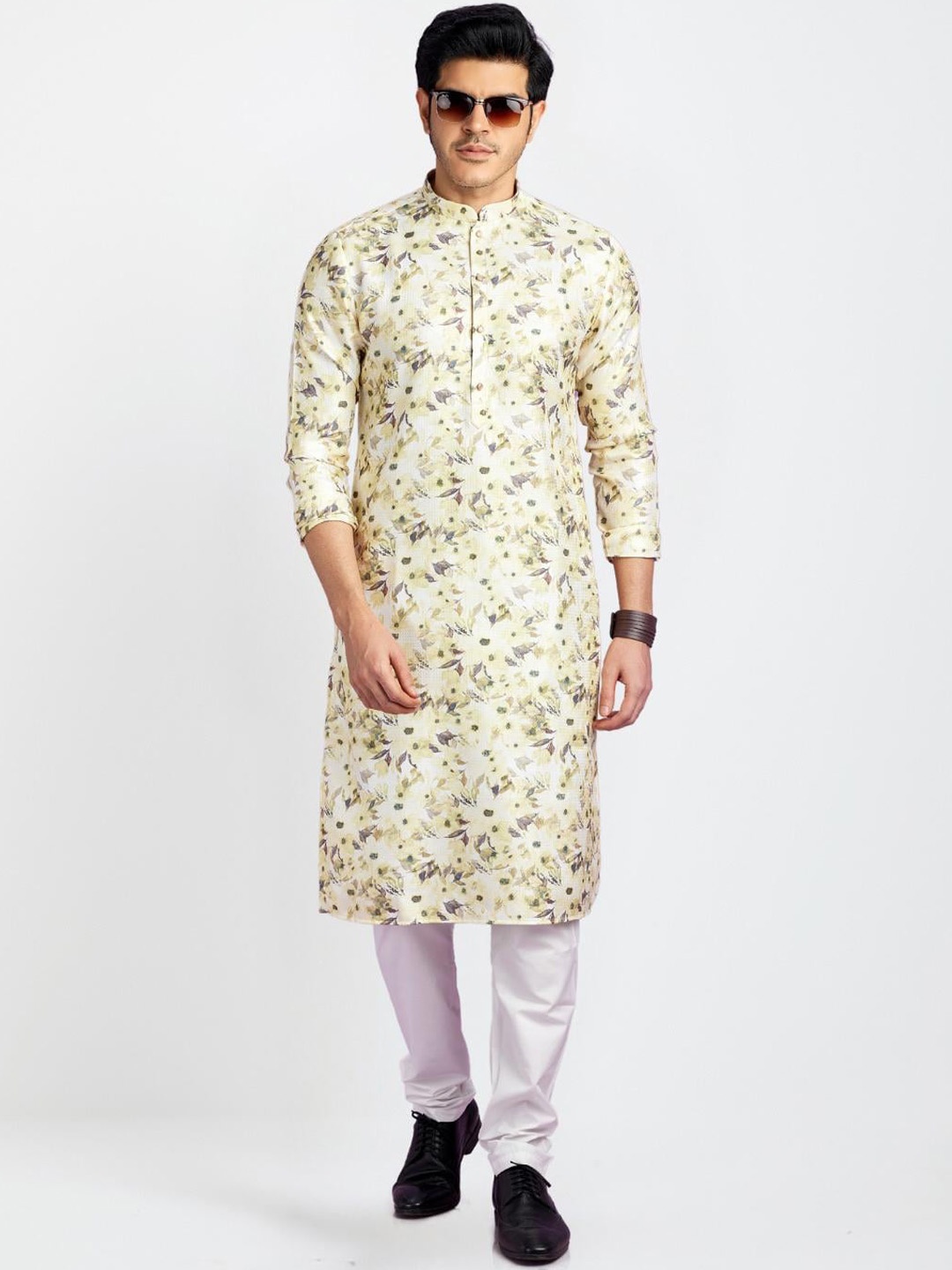 

Indian Poshakh Floral Printed Mandarin Collar Regular Straight Kurta with Pyjamas, Yellow