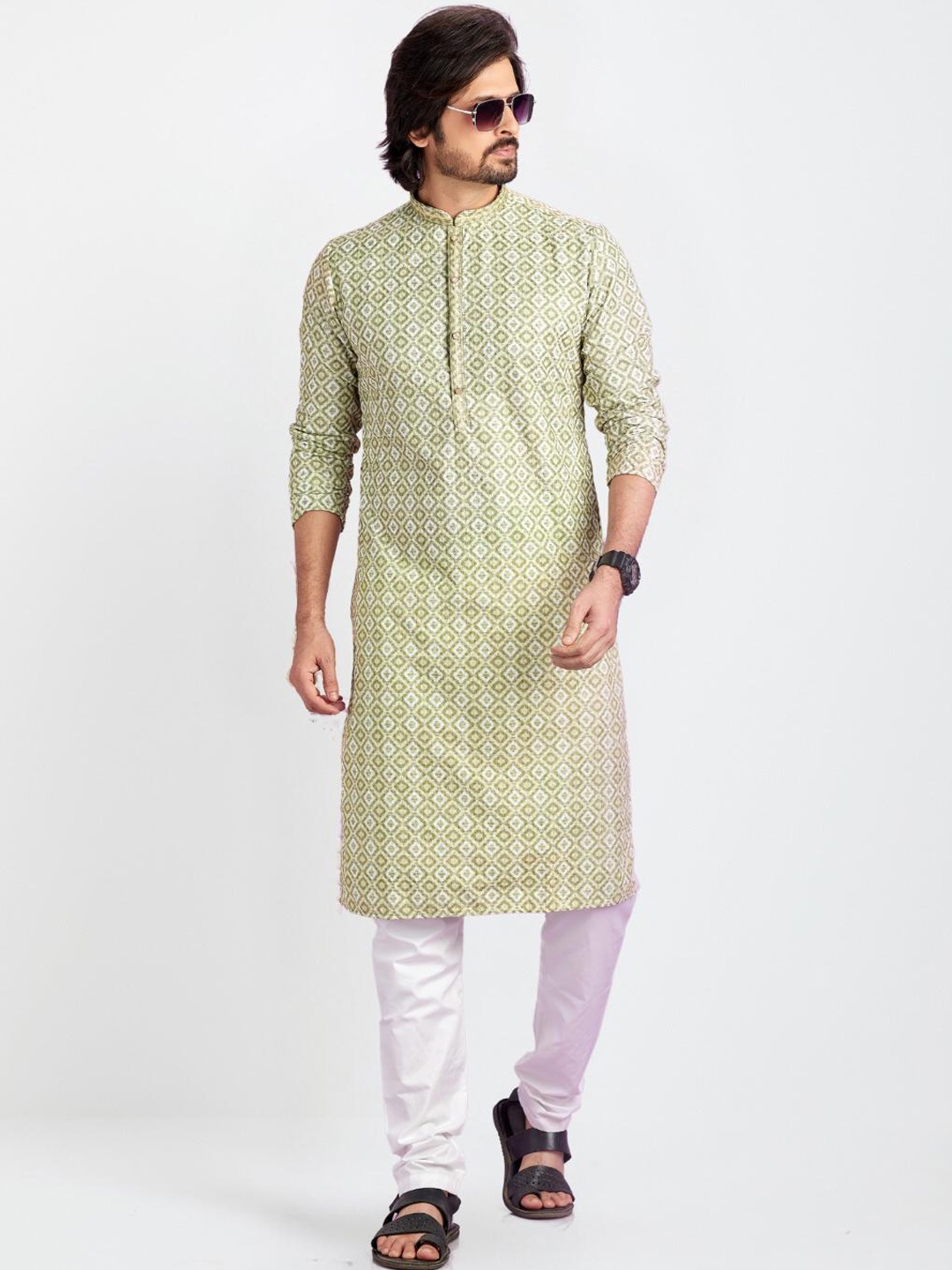 

Indian Poshakh Men Ethnic Motifs Printed Mandarin Collar Straight Kurta & Pyjamas, Green