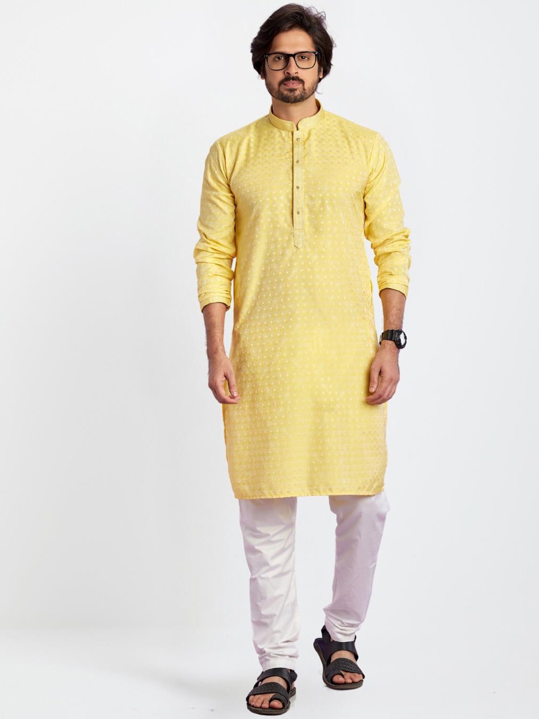 

Indian Poshakh Floral Printed Mandarin Collar Straight Kurta with Pyjamas, Pink