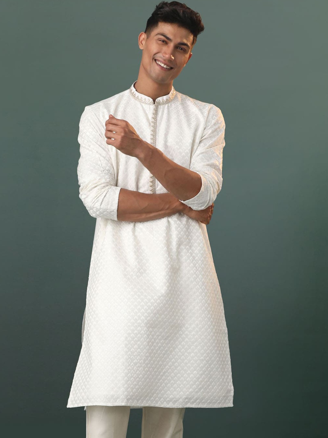 

VASTRAMAY Thread Work Embroidered Strigth Kurta, Cream