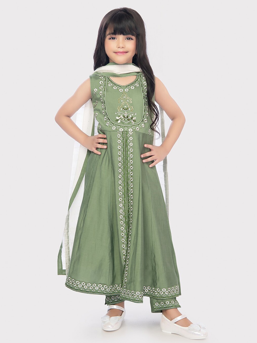 

Tiny Kingdom Girls Floral Embroidered Kurta With Trousers & Dupatta, Green