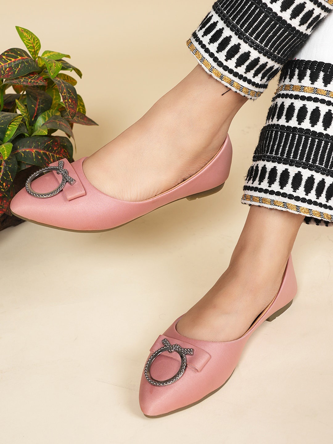 

DressBerry Peach-Coloured Textured Pointed Toe Bows Ballerinas