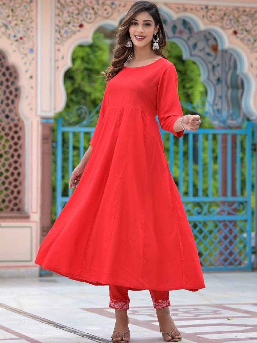 

LABEL FLAVIA Regular Kurta With Trouser & Dupatta, Red