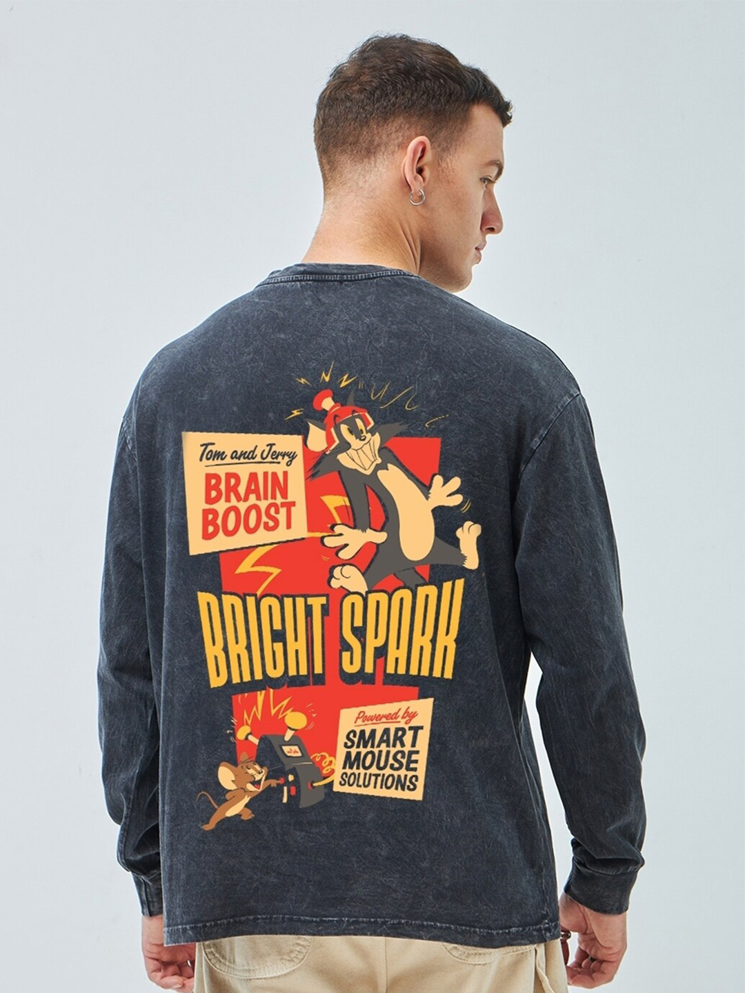 

Bewakoof Tom & Jerry Graphic Printed Drop-Shoulder Sleeves Oversized Cotton T-shirt, Black