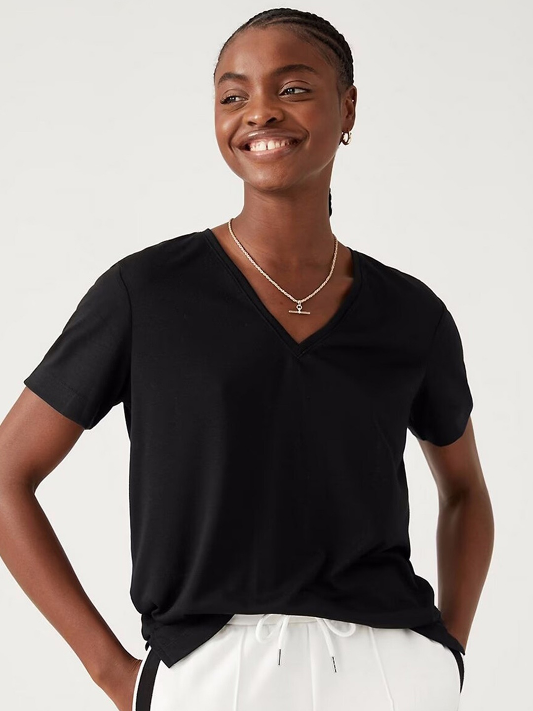 COLOR CAPITAL V-Neck T-shirt, Black