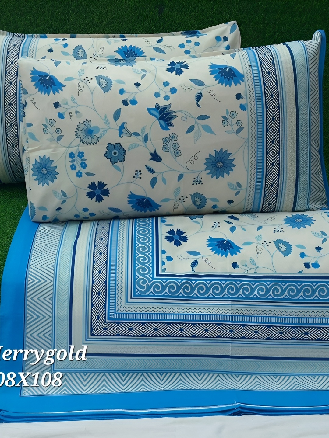 

Bedbathandbliss Blue Floral Printed Cotton 300 TC King Bedsheet with 2 Pillow Covers