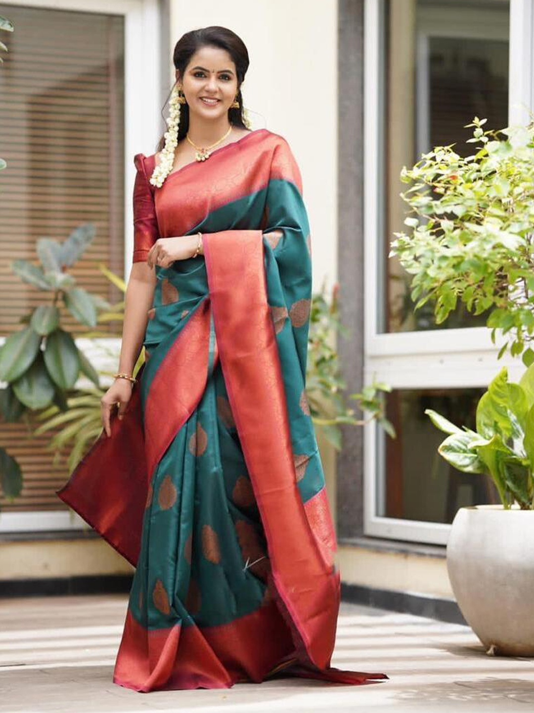 

KALINI Ethnic Motifs Woven Design Zari Silk Cotton Kanjeevaram Saree, Green