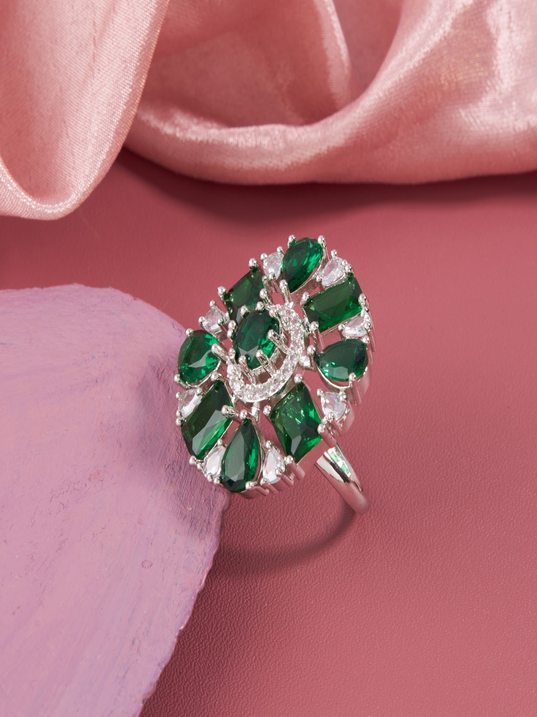 

SATJEWEL Rhodium-Plated Cubic Zirconia-Studded Floral Cocktail Finger Ring, Silver