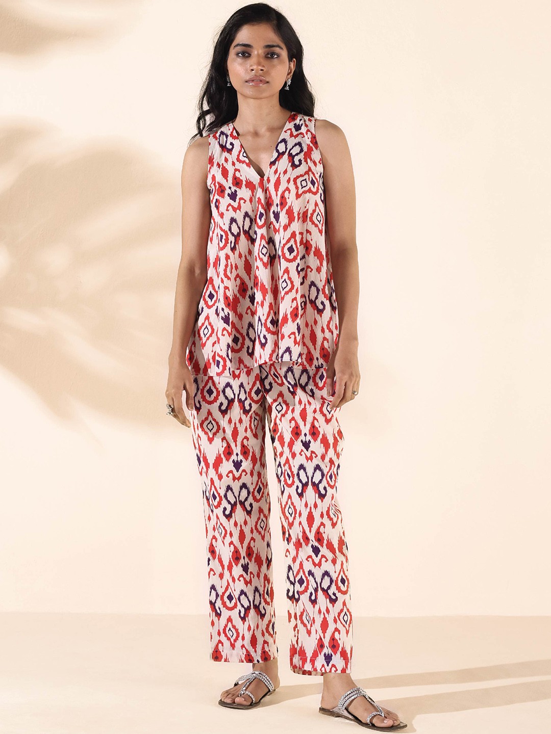 

trueBrowns Malang Ikat Printed Pure Cotton V-Neck Top With Trousers Co-Ords, Red