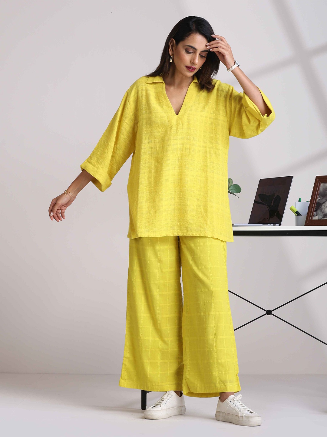 

trueBrowns Tunic Relaxed- Fit V-Neck Tunic With Mid-Rise Trouser Co-Ords, Lime green