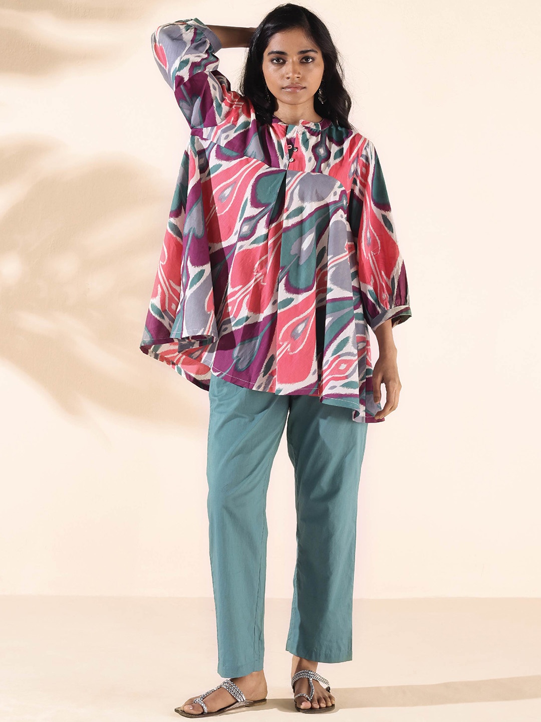

trueBrowns Malang Printed Mandarin Collar Top with Mid-Rise Trouser Co-Ords, Green