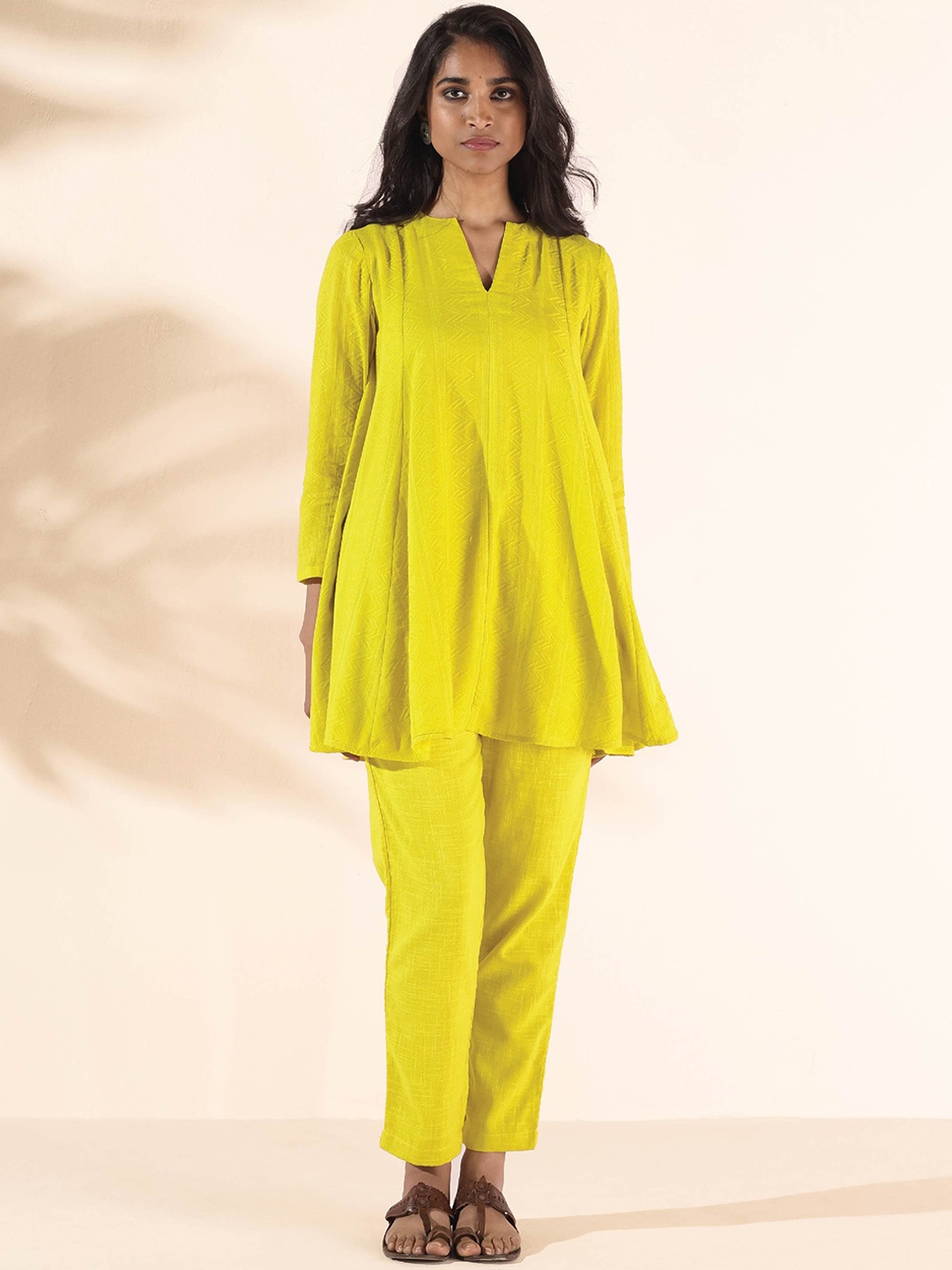 

trueBrowns Malang Self-Design Pure Cotton V-Neck Tunic With Trousers, Lime green