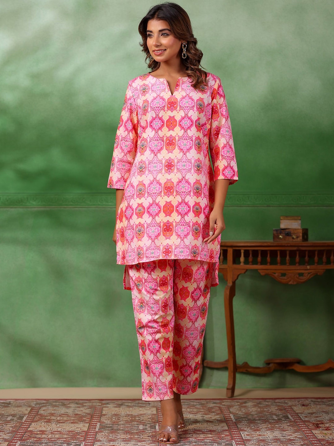 

SangriaEthnic Motifs Printed Straight High Low Kurta & Trousers, Pink