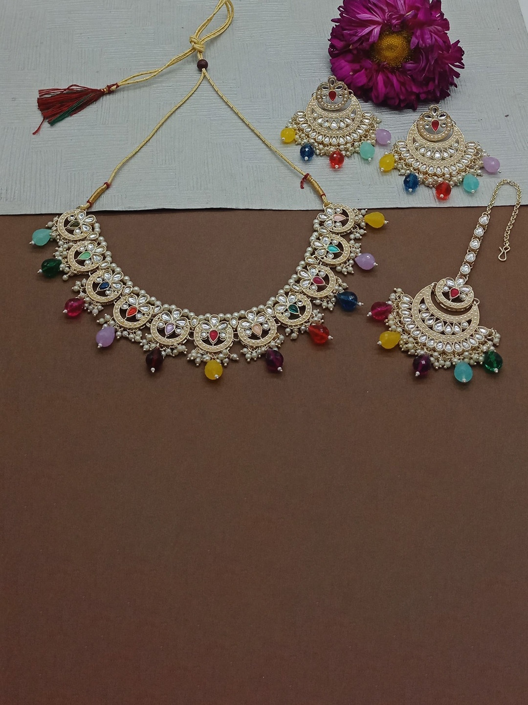 

AASHISH IMITATION Gold-Plated Kundan-Studded & Beaded Jewellery Set
