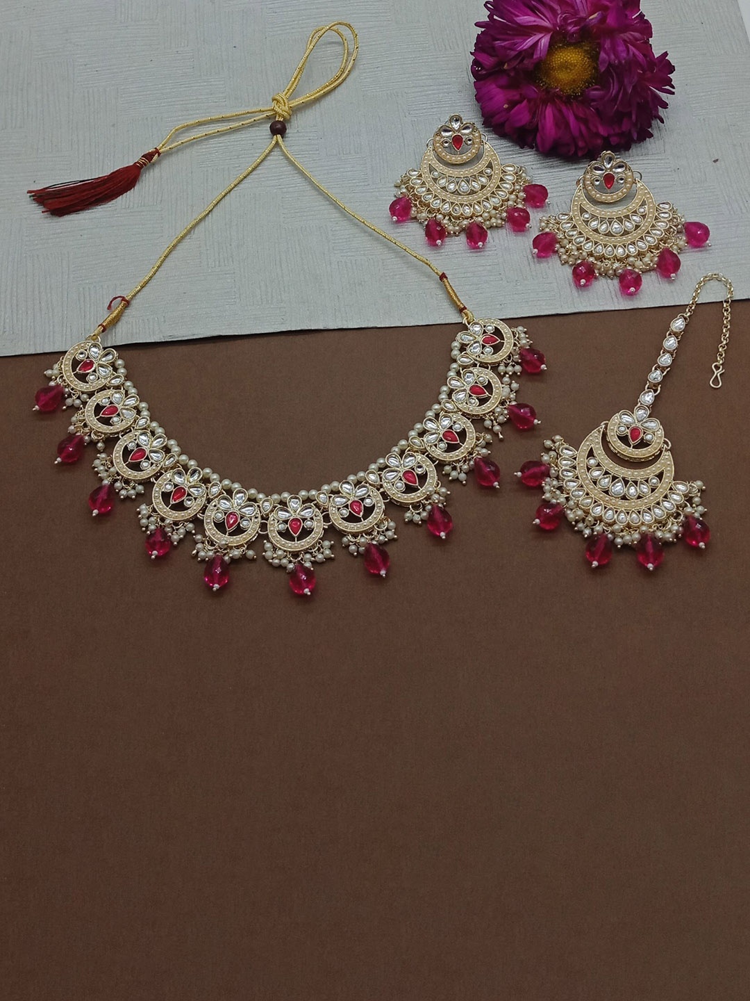 

AASHISH IMITATION Gold-Plated Kundan-Studded & Beaded Jewellery Set