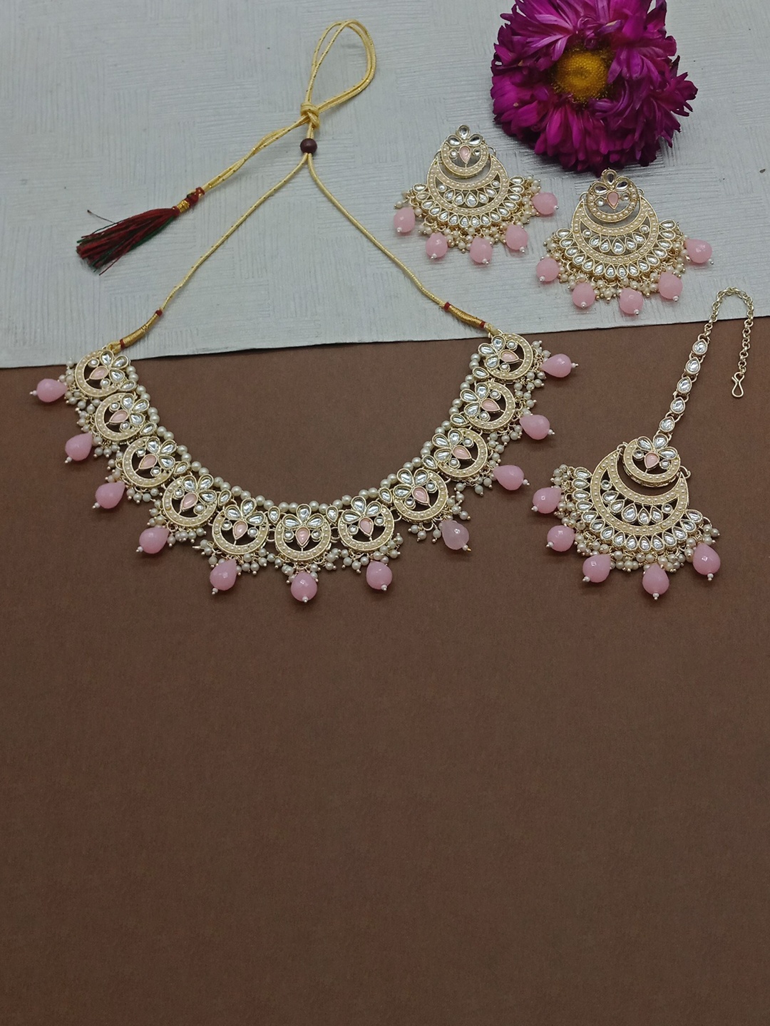 

AASHISH IMITATION Gold-Plated Kundan-Studded & Beaded Jewellery Set