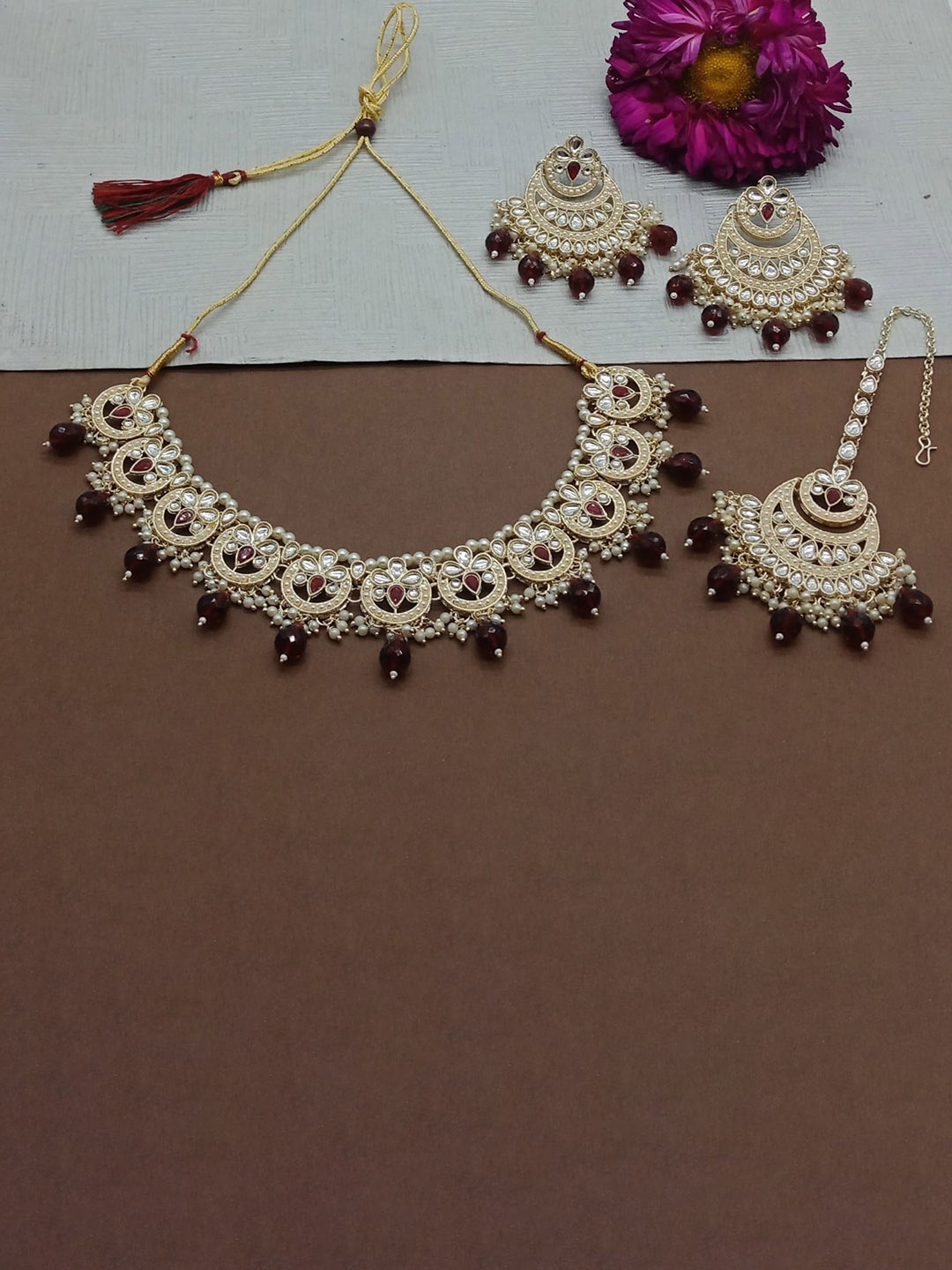 

AASHISH IMITATION Gold-Plated Kundan-Studded & Beaded Jewellery Set