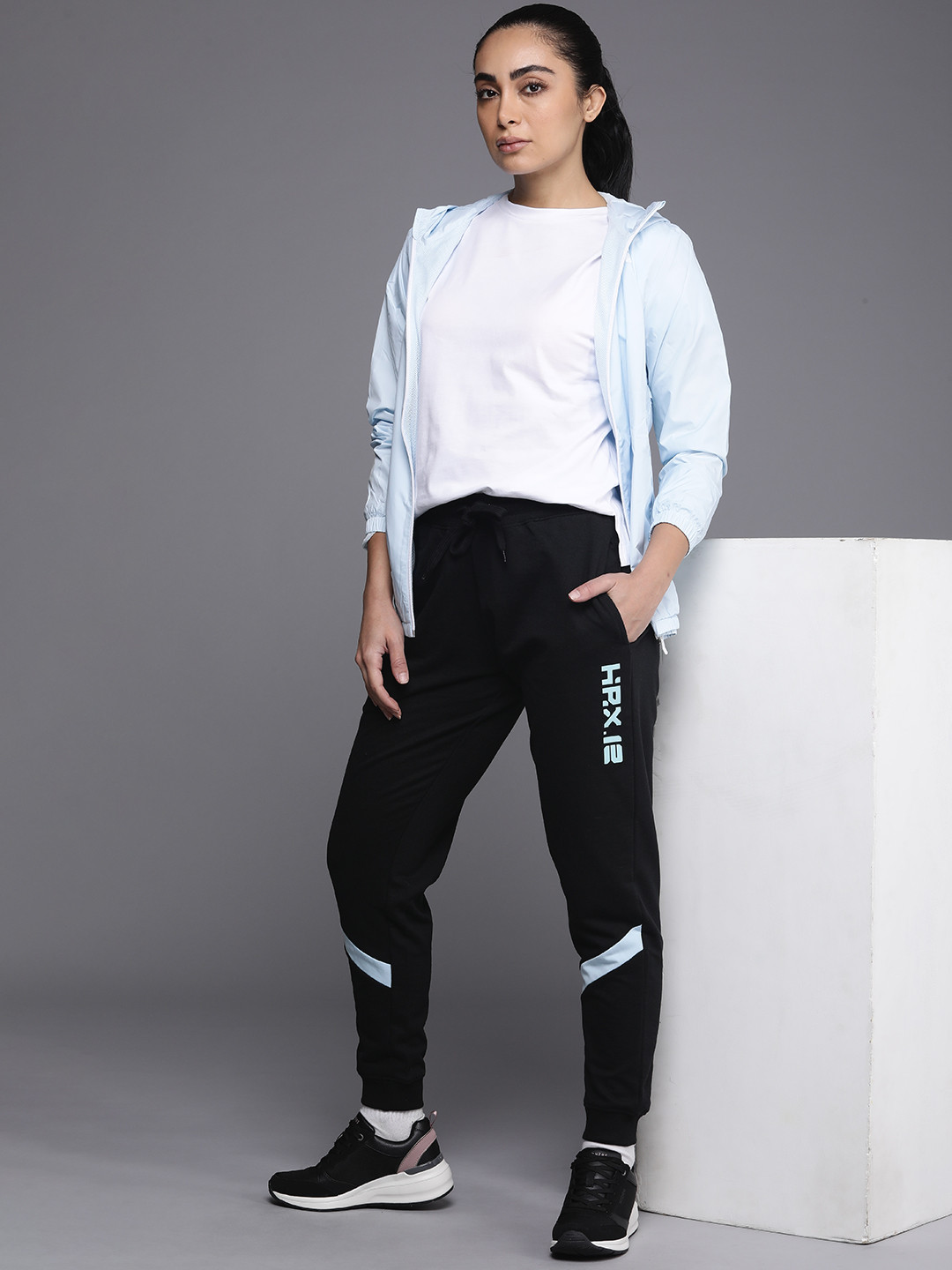 

HRX by Hrithik Roshan Lifestyle Brand Logo Printed Terry Joggers, Black