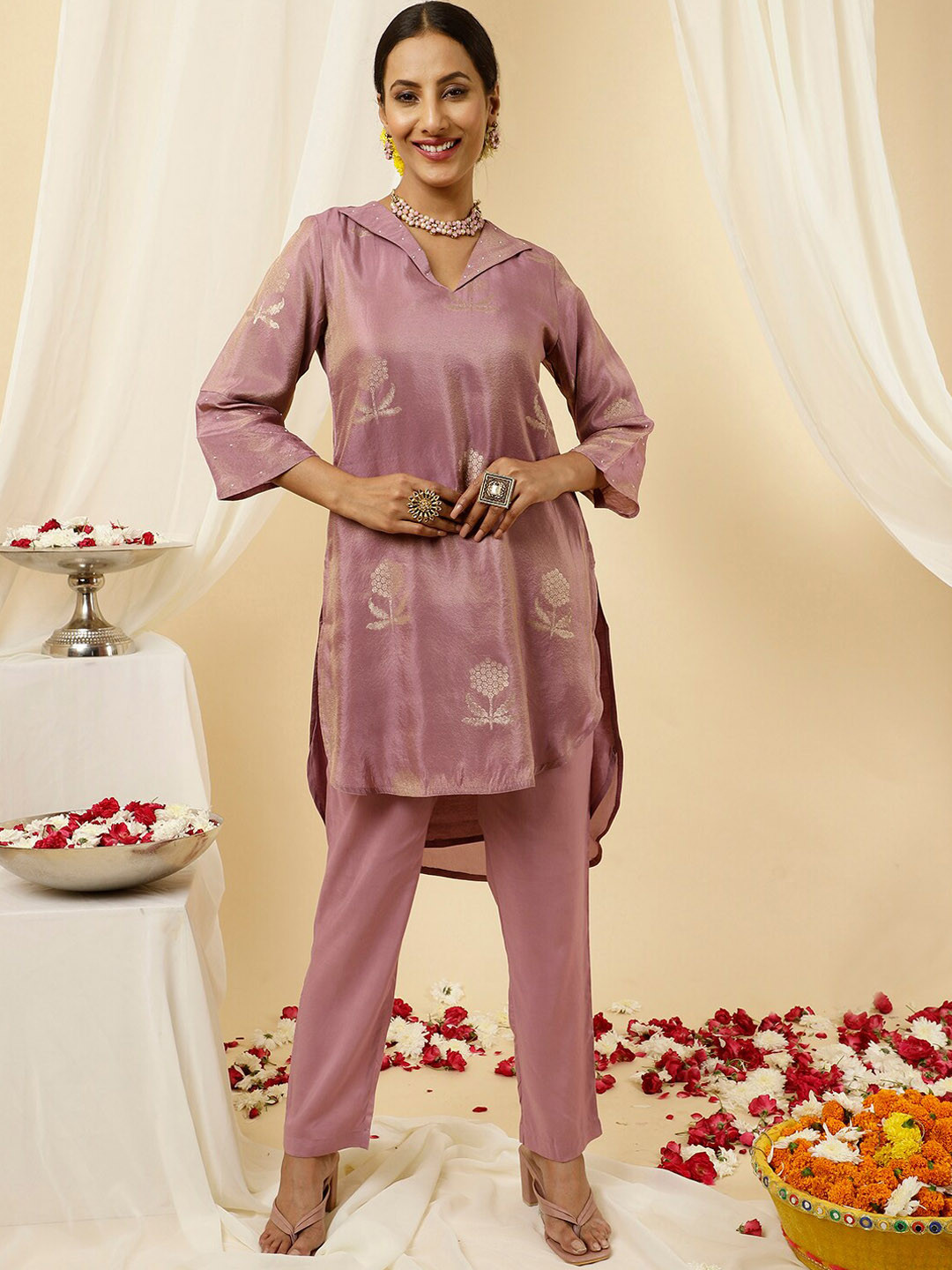 

Jaipur Kurti V-Neck Printed Regular Pure Silk Straight Kurta with Trousers, Lavender