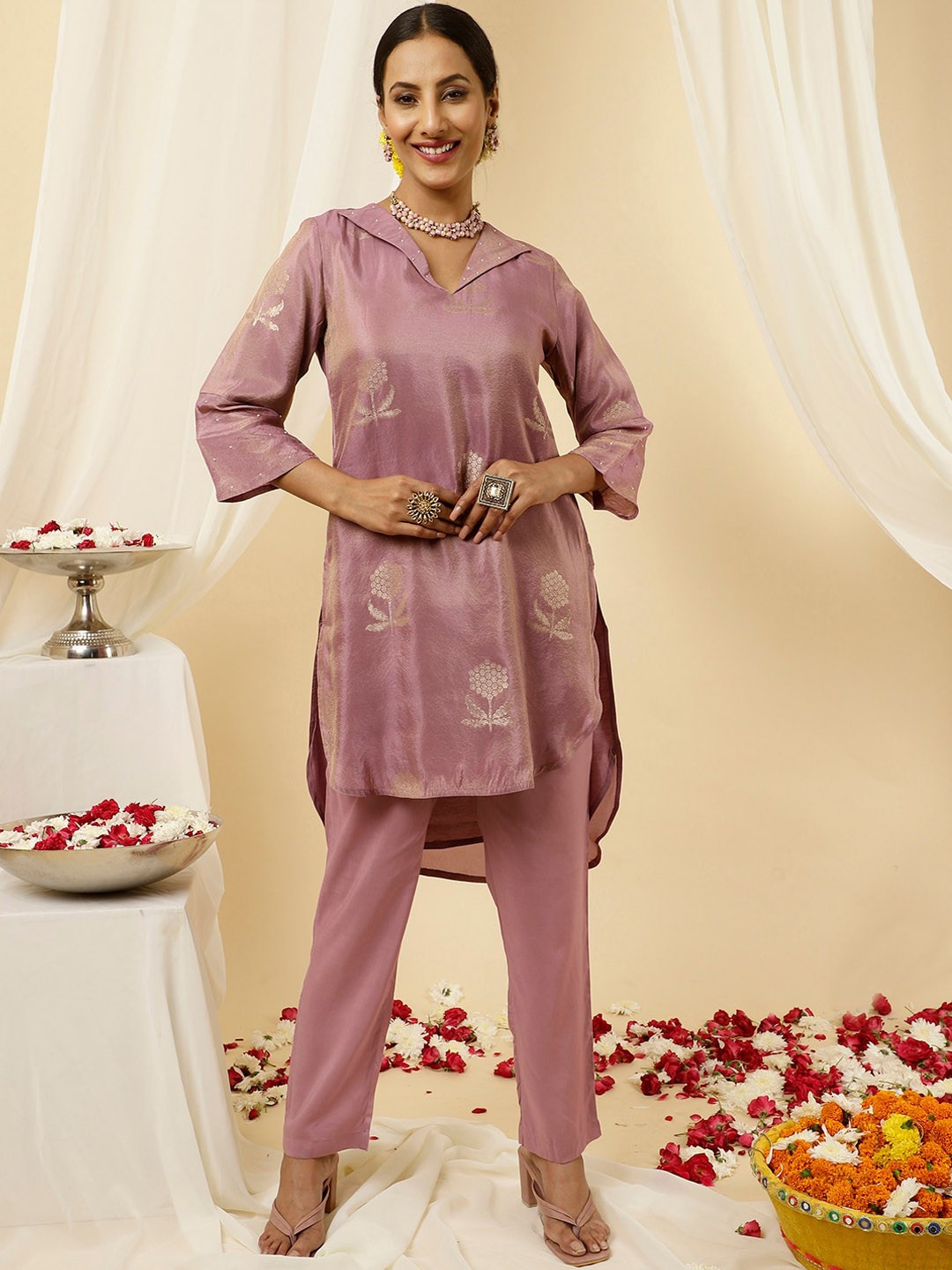 

Jaipur Kurti V-Neck Regular Pure Silk Straight Kurta with Trousers, Lavender