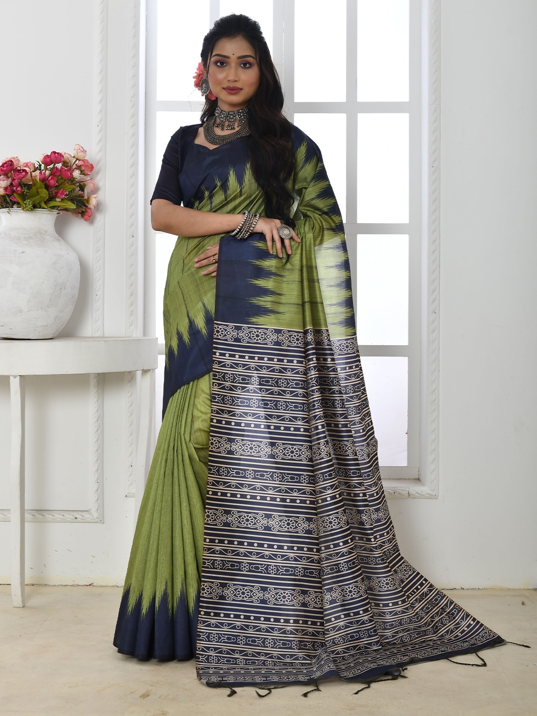 

Mitera Ethnic Motifs Woven Design Tussar Saree, Green