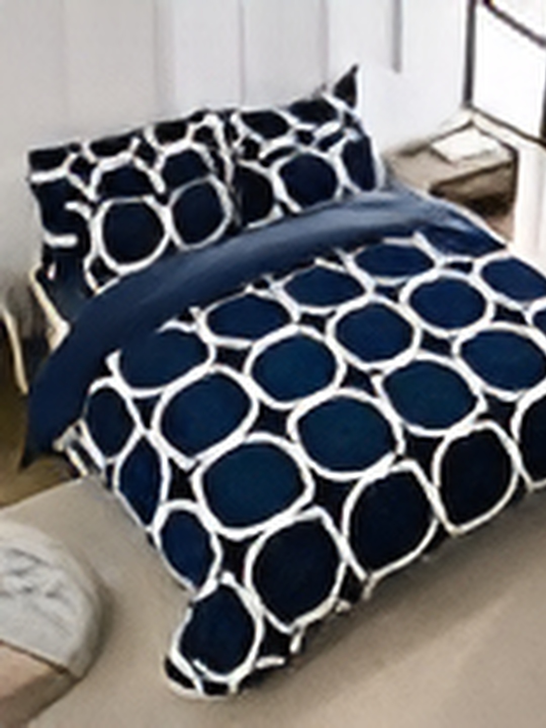 

THE HOME STYLE Blue & White 300 TC Cotton Queen Bedsheet with 2 Pillow Covers