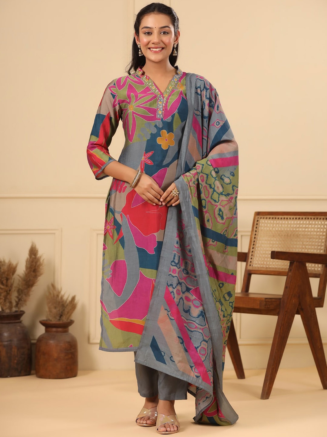 

FASHOR Grey & Pink Floral Printed V Neck Sequinned Straight Kurta With Trouser & Dupatta