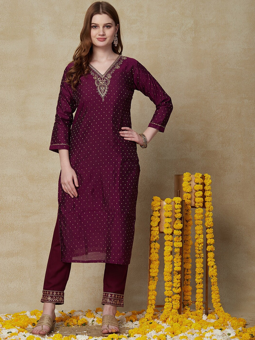 

FASHOR Floral Embroidered Zari Jacquard Straight Kurta With Dupatta, Violet