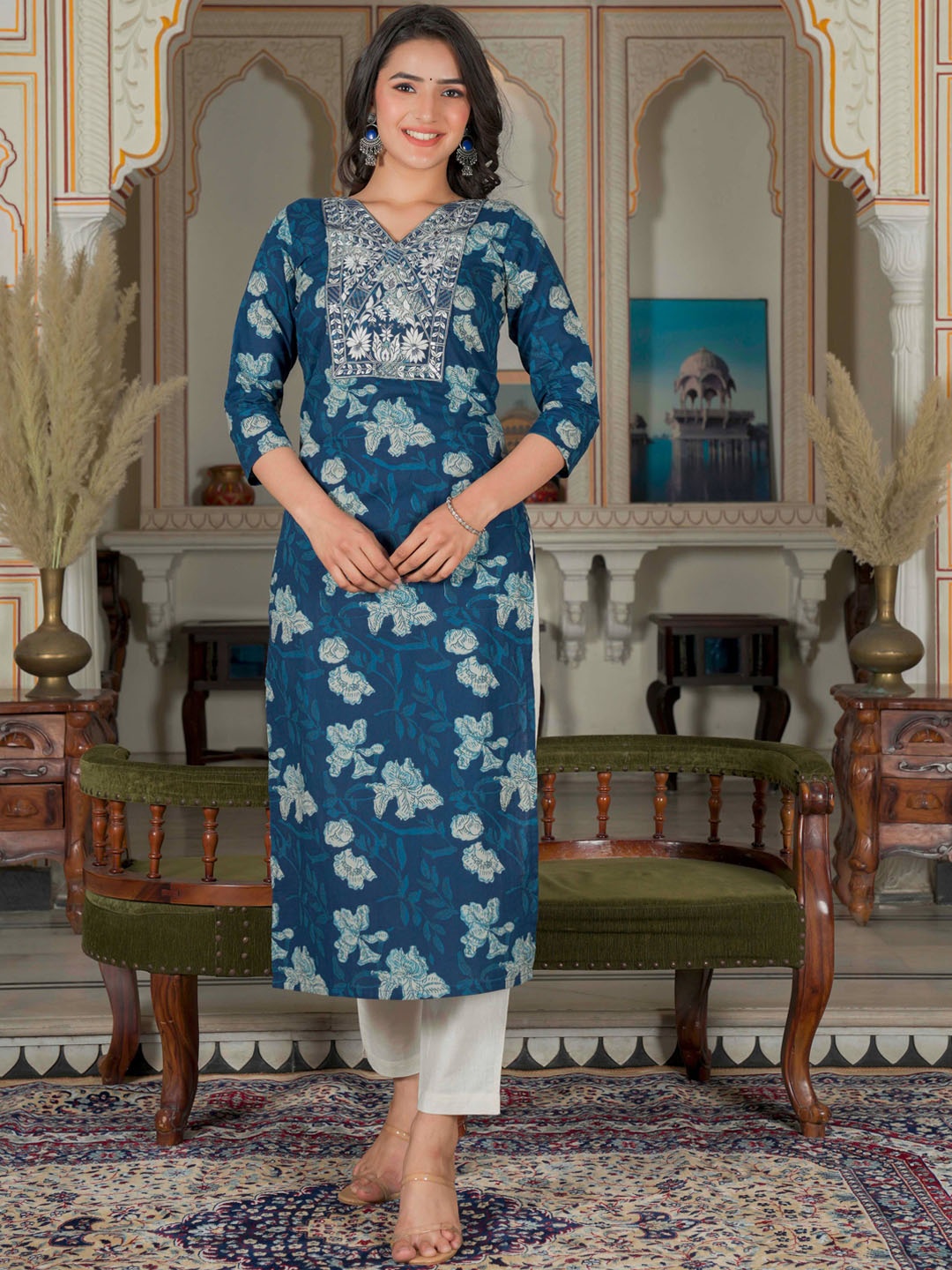 

Vbuyz Floral Printed V-Neck Sequinned Floral Cotton Straight Kurta, Navy blue