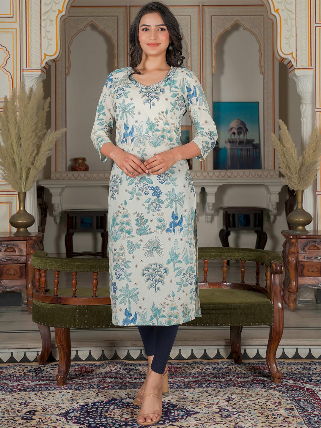 

Vbuyz Floral Printed Round Neck Thread Work Cotton Straight Kurta, Blue