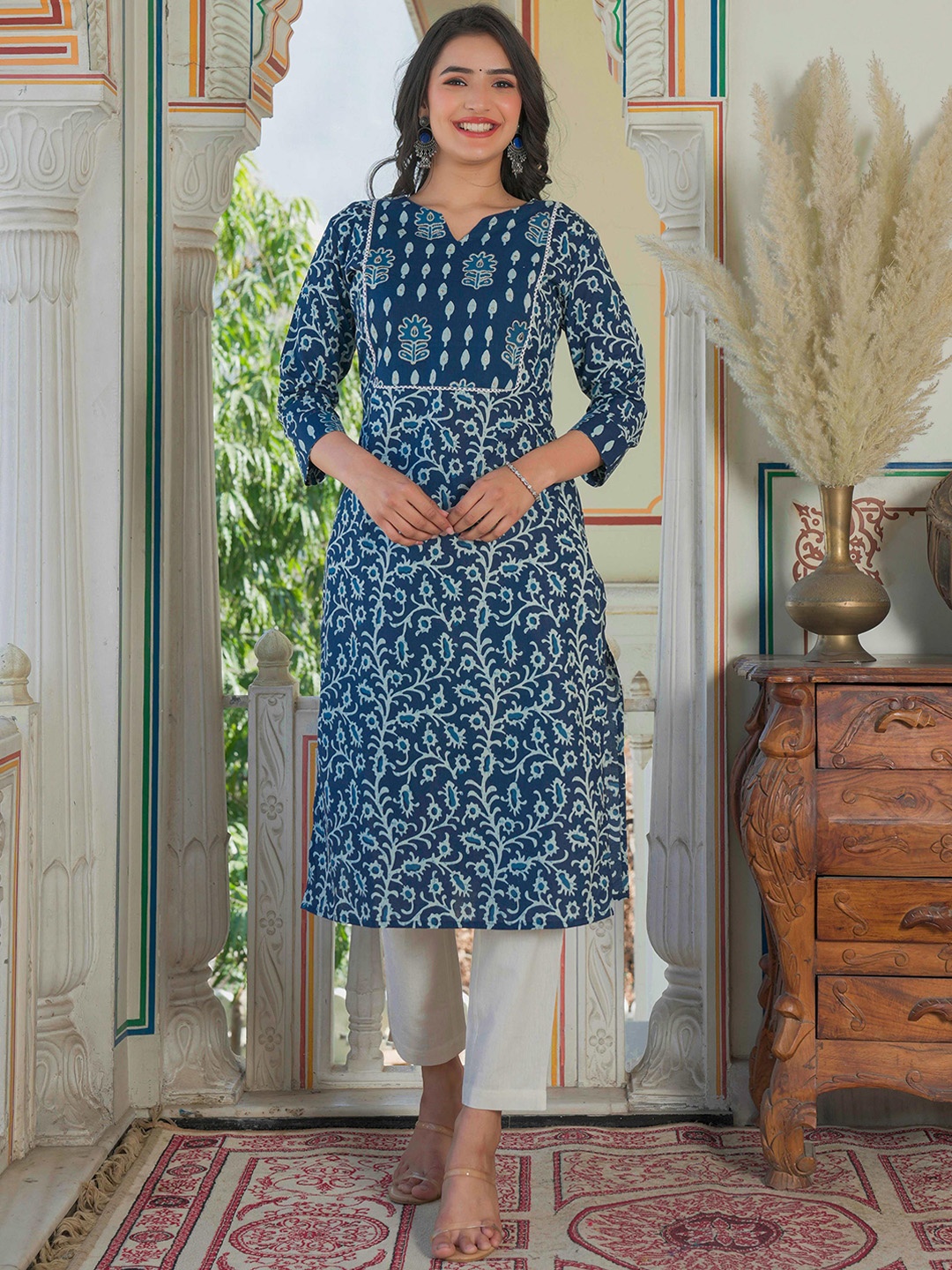 

Vbuyz Floral Printed Round Neck Cotton Straight Kurta, Blue