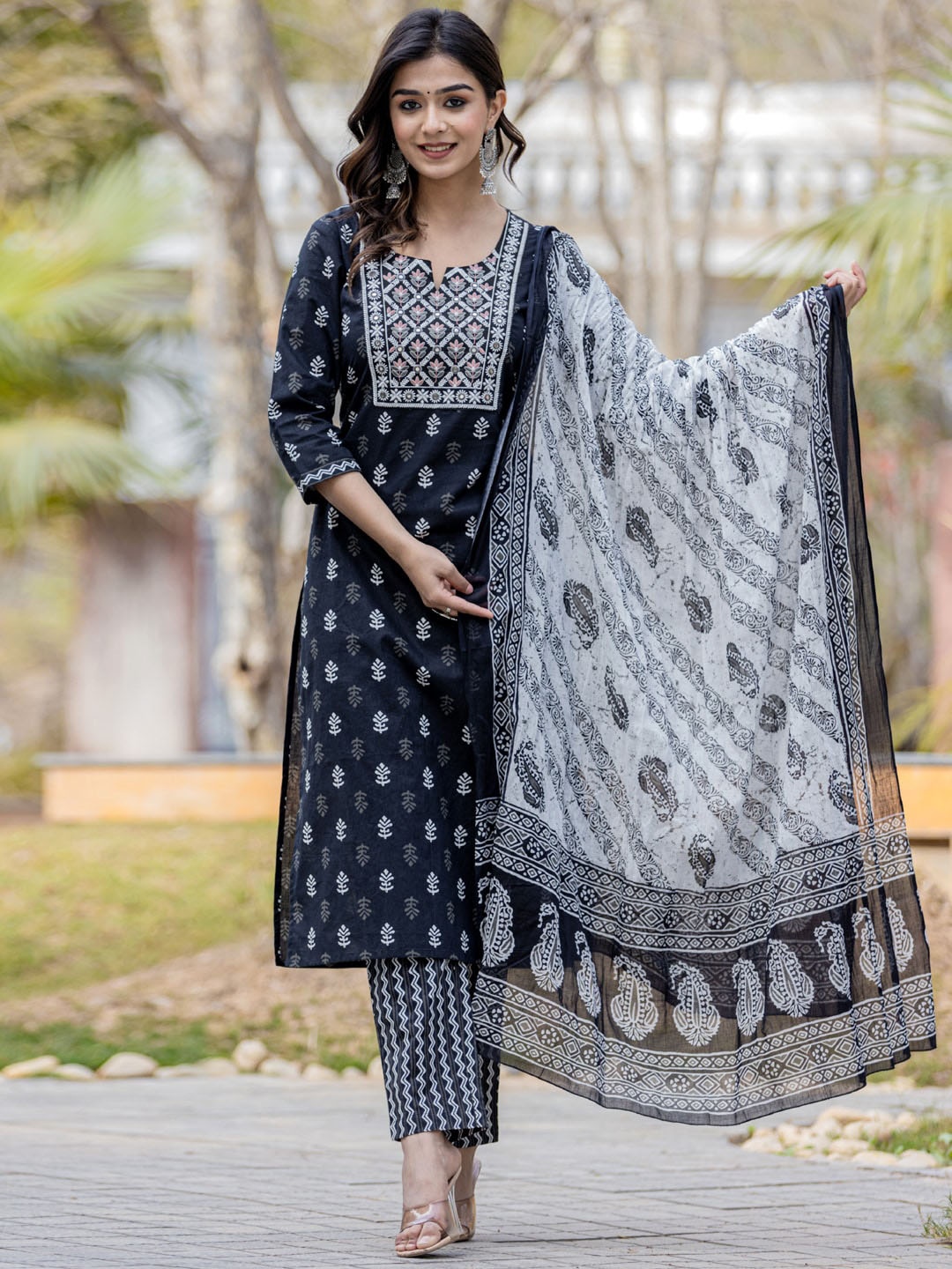 

Readiprint Fashions Floral Printed Pure Cotton Kurta with Trousers & With Dupatta, Black