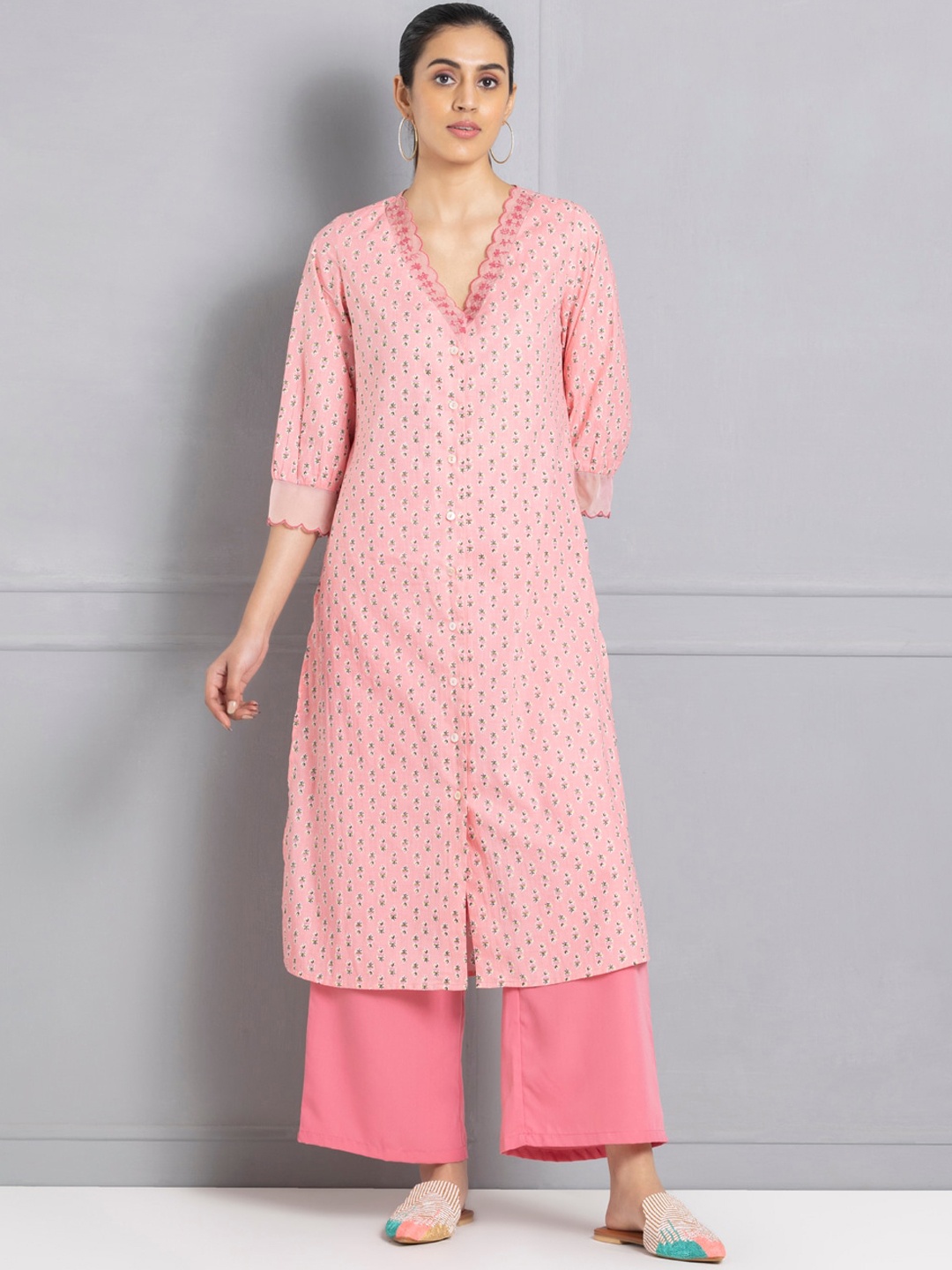 

SHAYE Women Ethnic Motifs Thread Work Floral Kurta, Pink