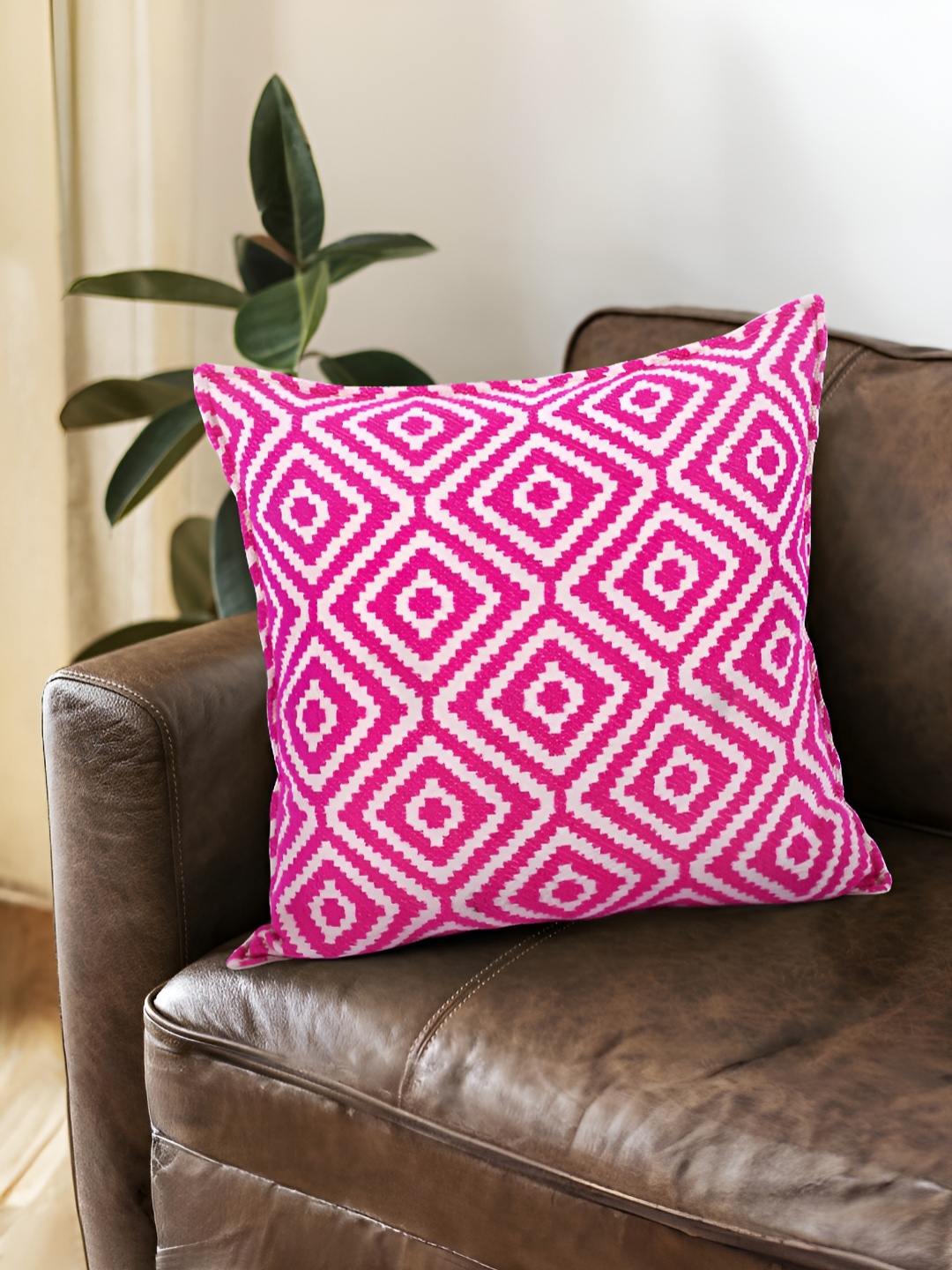 

Fashionhub Pink & White Geometric Cotton Square Cushion Cover