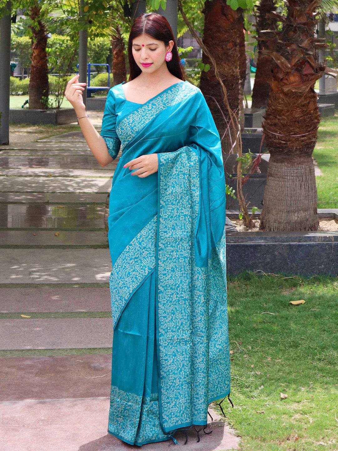 

Mitera Woven Design Saree, Blue