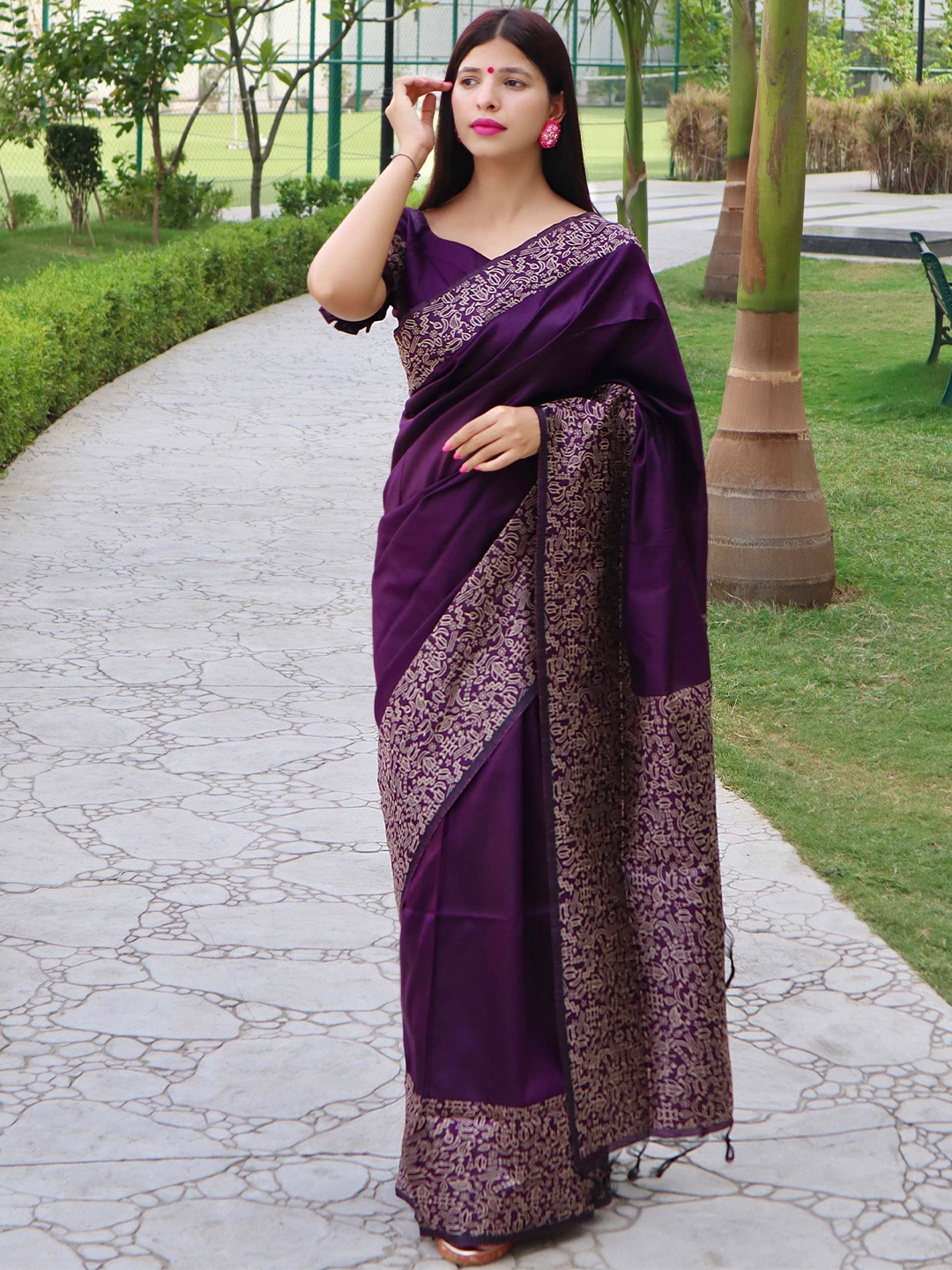 

Mitera Woven Design Zari Saree, Purple