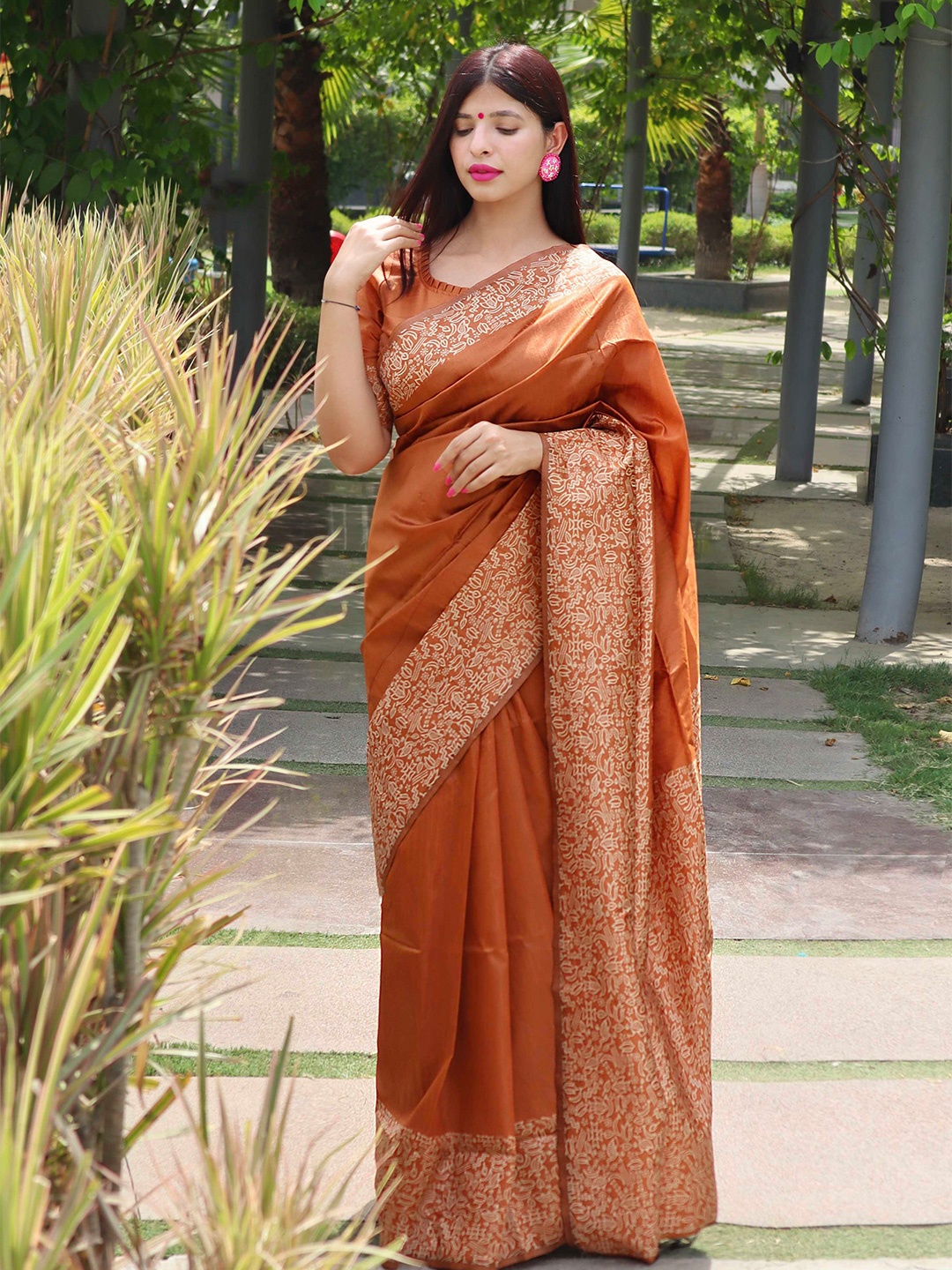 

Mitera Orange & Gold toned Zari Saree