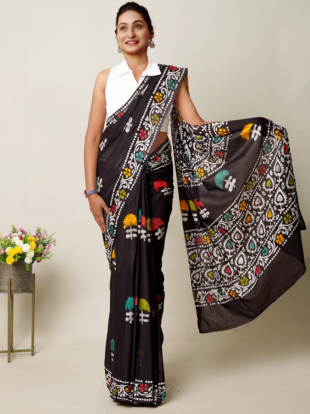 

Unnati Silks Batik Mulmul Cotton Handloom Block Print Saree, Black
